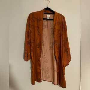 A New Day Brand floral kimono. Great to pair with leggings & cute tank! NWOT